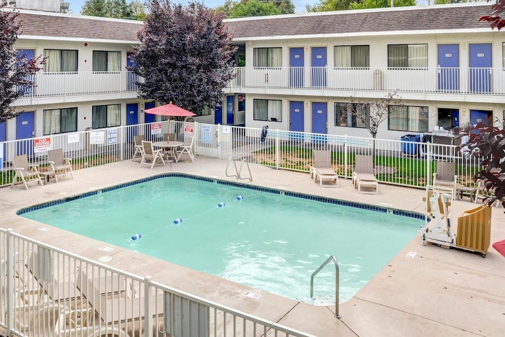 Motel 6-Troutdale, Or - Portland East Exterior photo