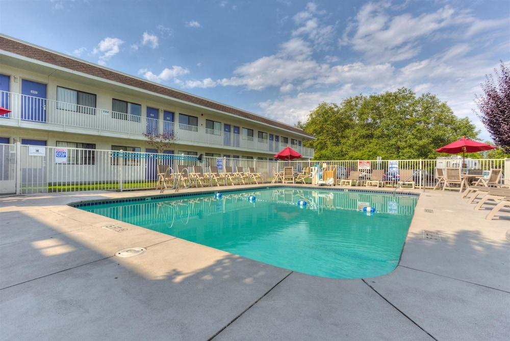 Motel 6-Troutdale, Or - Portland East Exterior photo