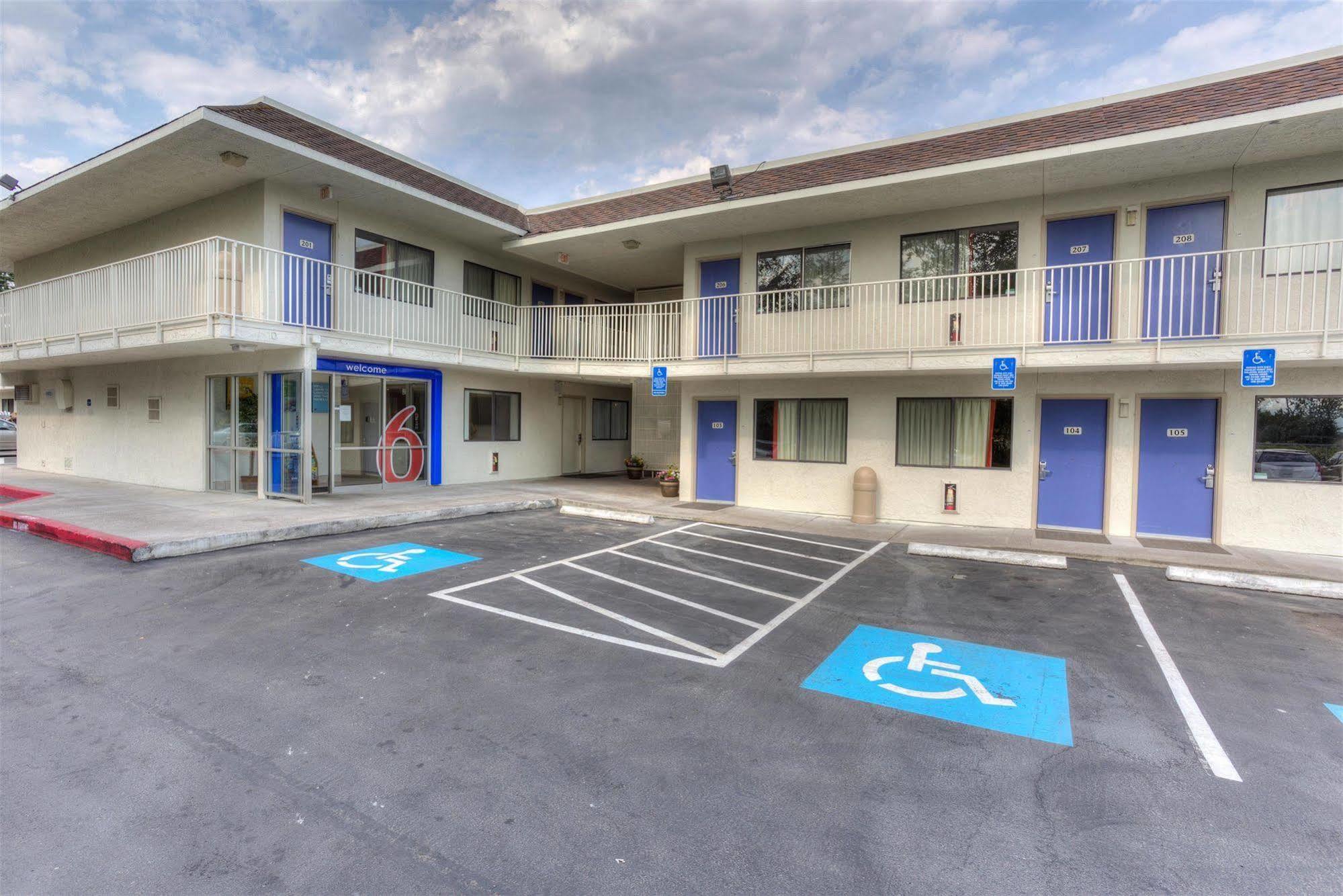 Motel 6-Troutdale, Or - Portland East Exterior photo