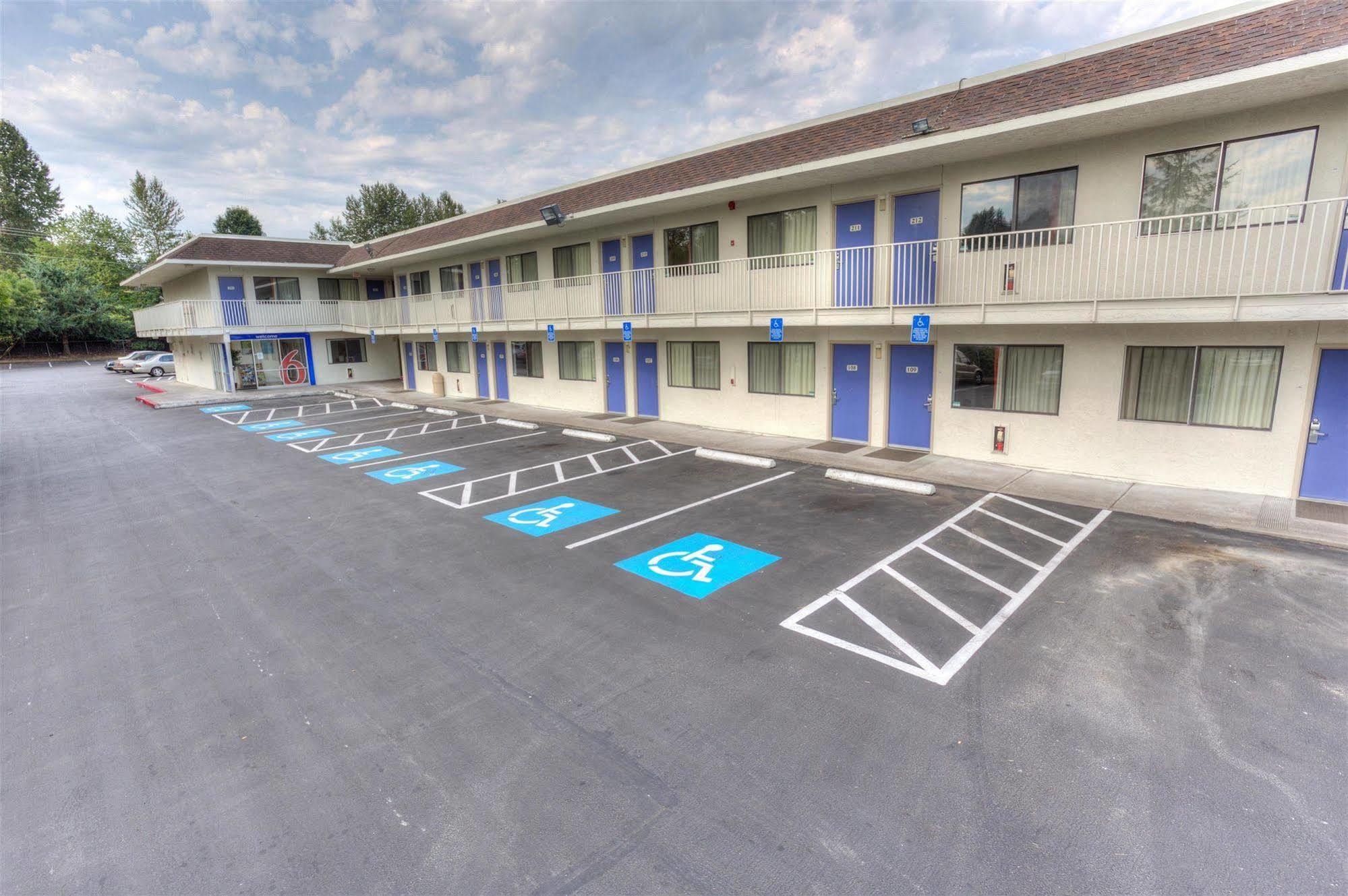 Motel 6-Troutdale, Or - Portland East Exterior photo