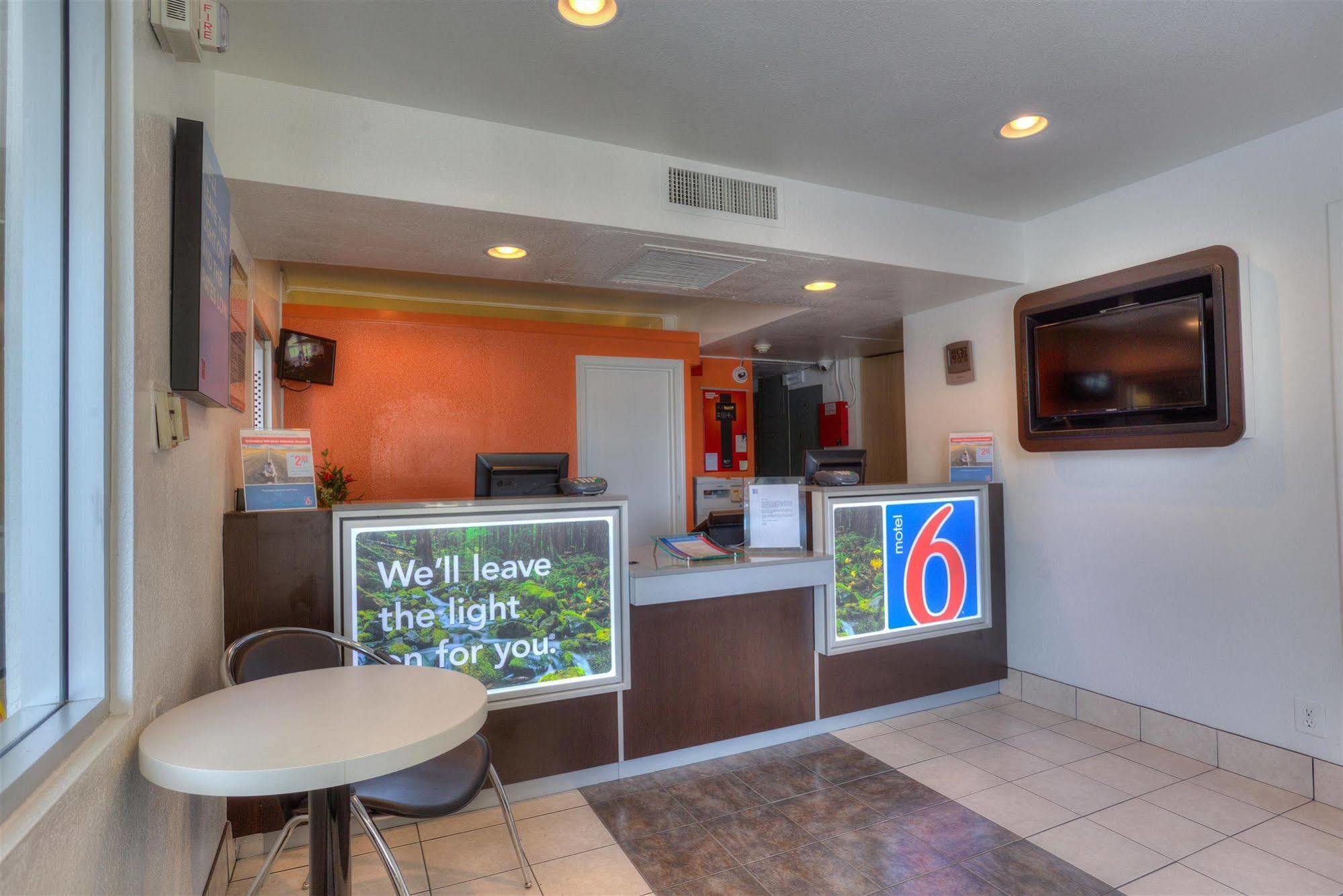 Motel 6-Troutdale, Or - Portland East Exterior photo