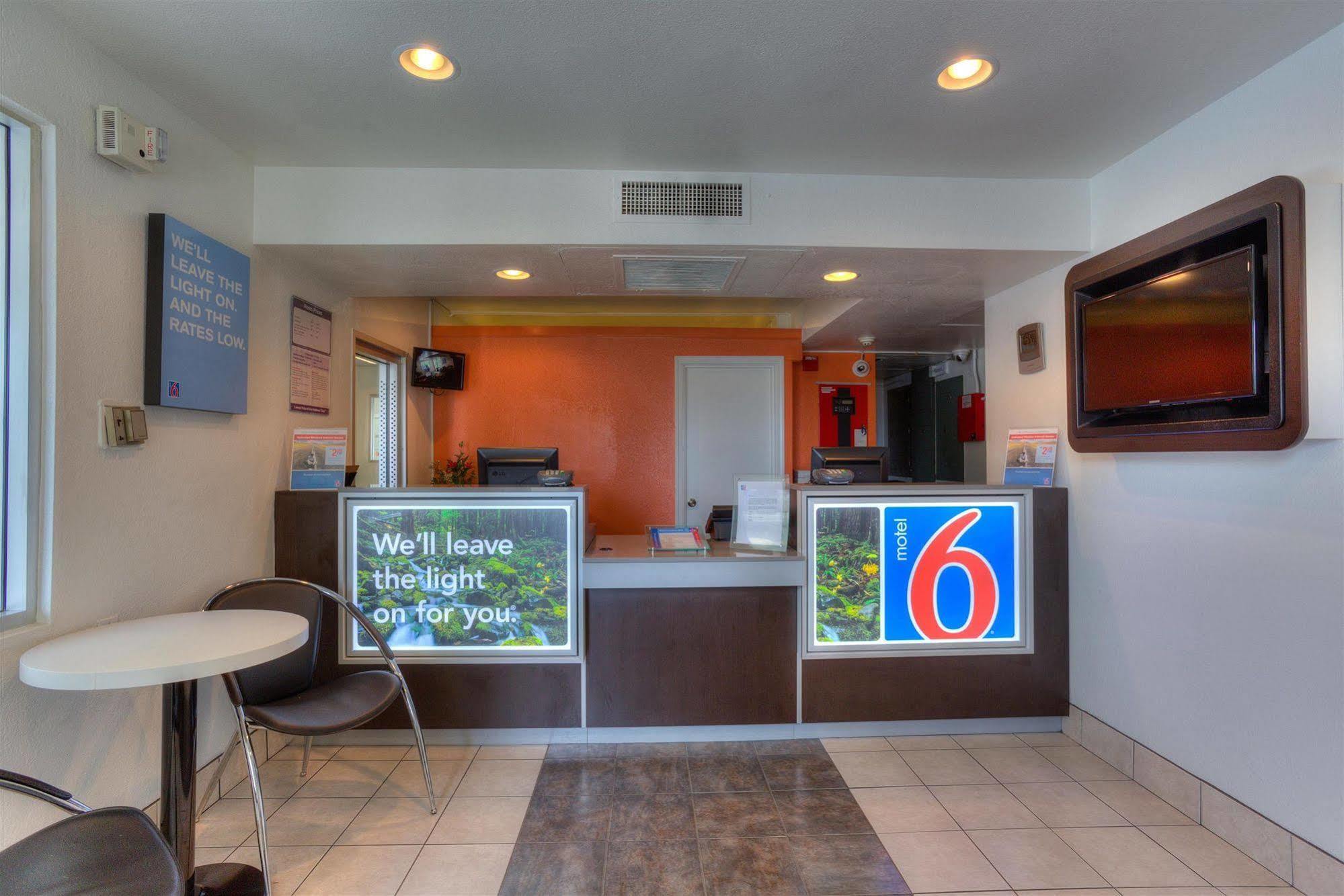 Motel 6-Troutdale, Or - Portland East Exterior photo